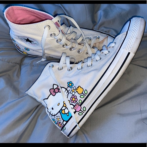 Hello Kitty Converse